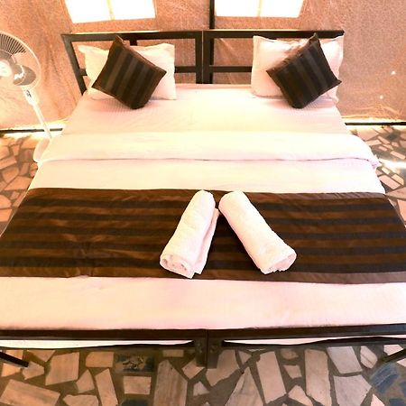 Hotel Nova Patgar Tents Bhuj Exterior foto