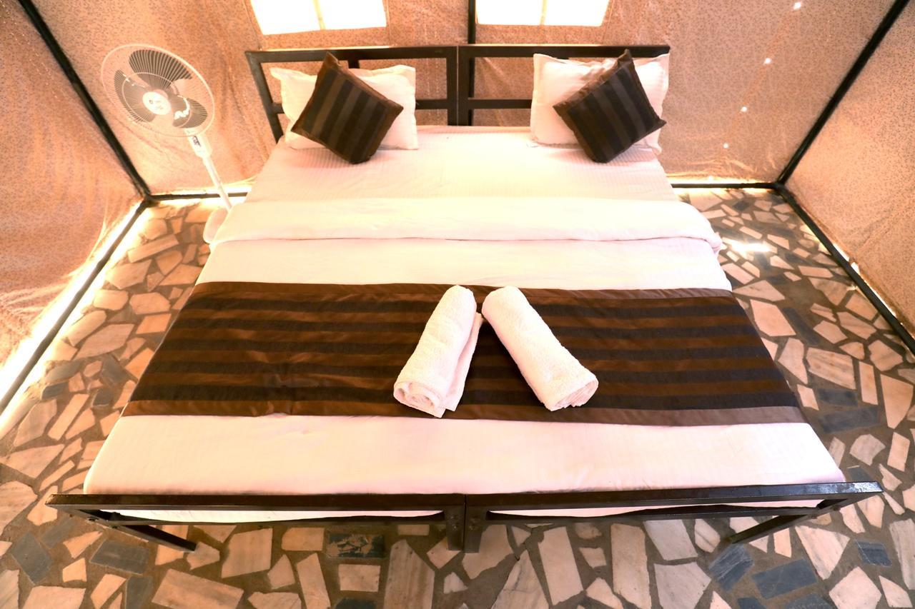 Hotel Nova Patgar Tents Bhuj Exterior foto